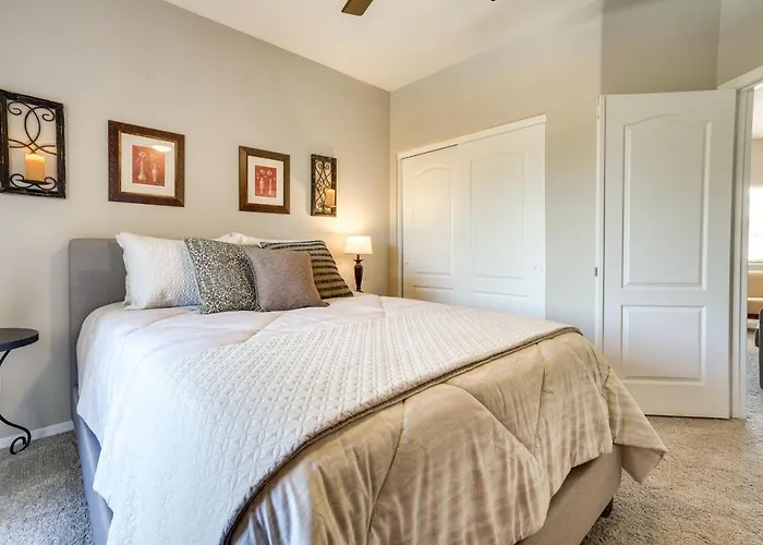 Pool Access! 55 + Snowbird Retreat In Peoria
