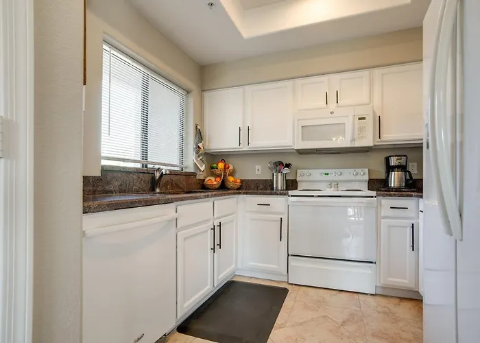 Pool Access! 55 + Snowbird Retreat In Holiday home *