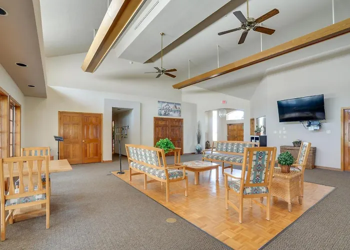 Holiday home Pool Access! 55 + Snowbird Retreat In