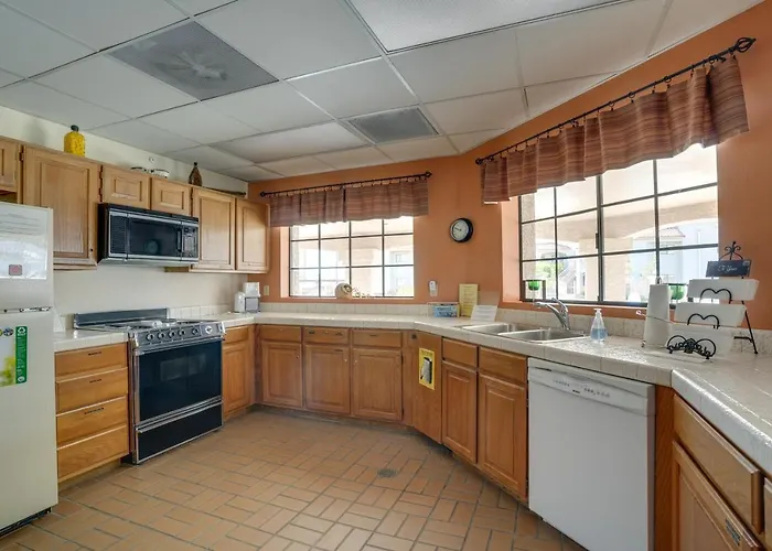 Pool Access! 55 + Snowbird Retreat In Peoria