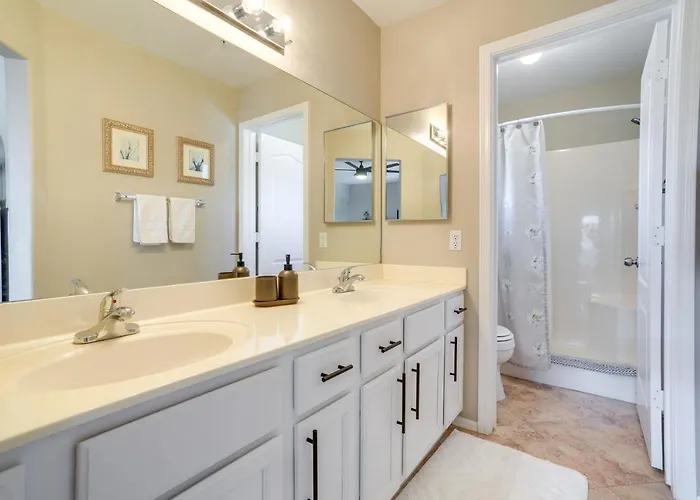 Holiday home Pool Access! 55 + Snowbird Retreat In