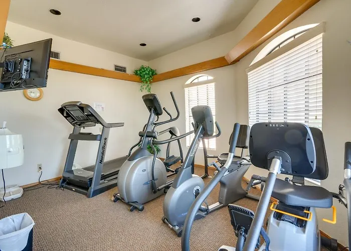 Pool Access! 55 + Snowbird Retreat In Holiday home